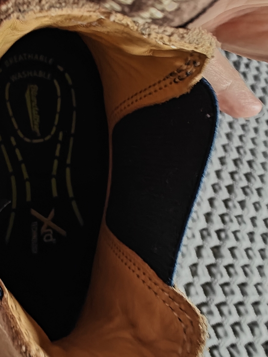 Blundstone Chelsea Boots in Brown with Blue Elastic main image 4